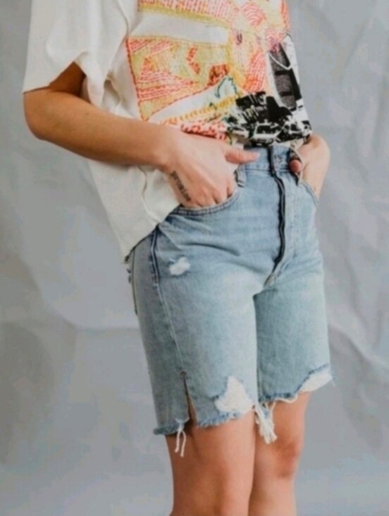 We The Free Pants - We The Free Denim Short Size 26 Bermuda 10" Inseam Distressed Holes Frayed Hem